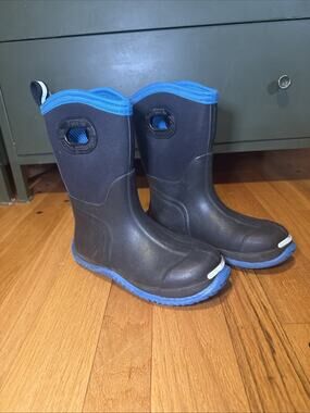 Noble Outfitters MUDS Boots Kids Youth 3 Mud Rain Snow Waterproof Rubber